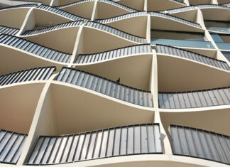 Osłony na balkon z tworzywa – czy są niezawodne? Osłony na balkon z tworzywa