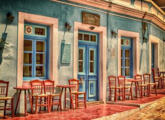 Czy mam prawo nie otwierać drzwi policji?